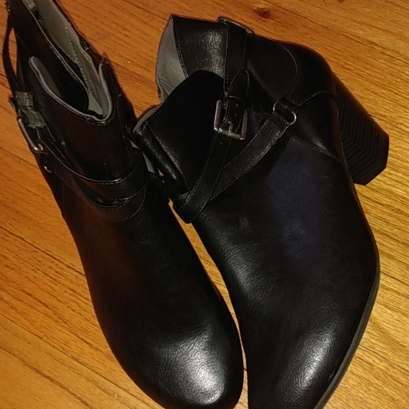 Boots - Picture 4 of 4